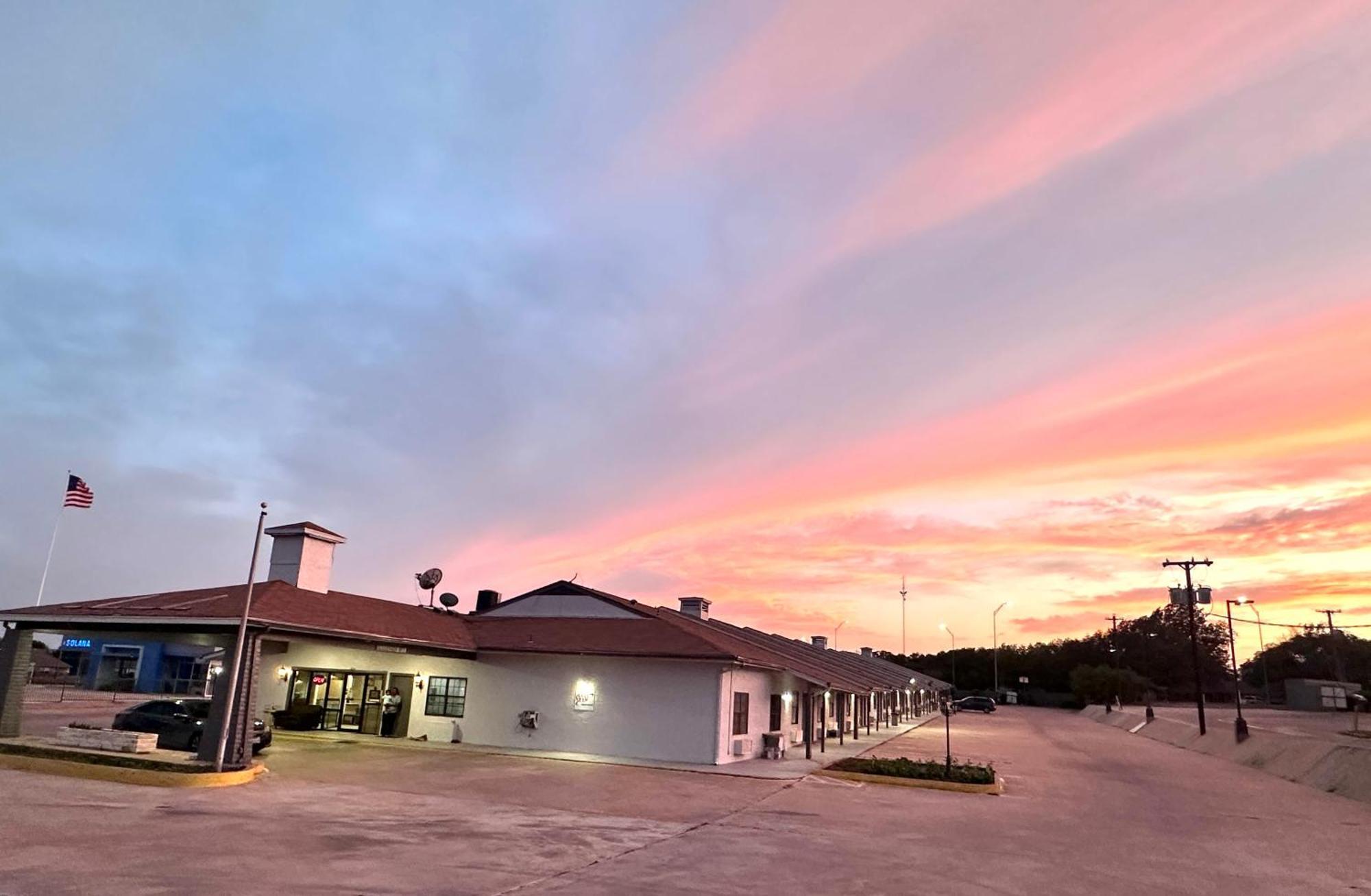 Sunset Inn Brady Exterior foto