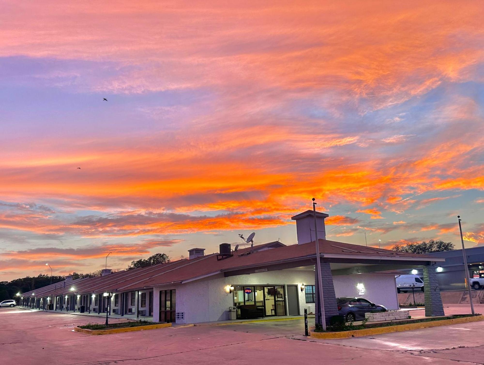 Sunset Inn Brady Exterior foto